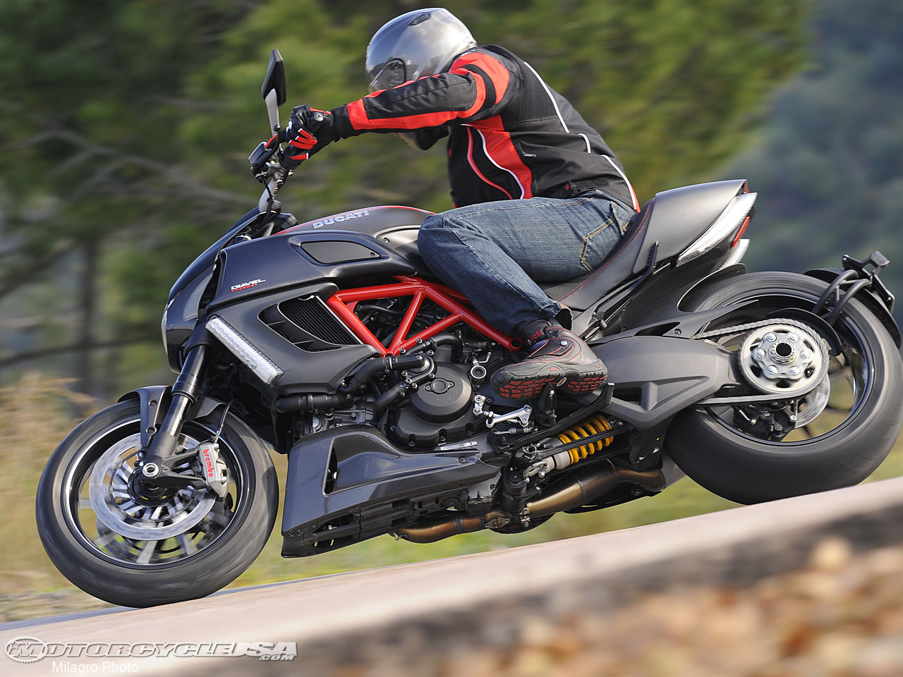 款杜卡迪Diavel Carbon摩托车图片3