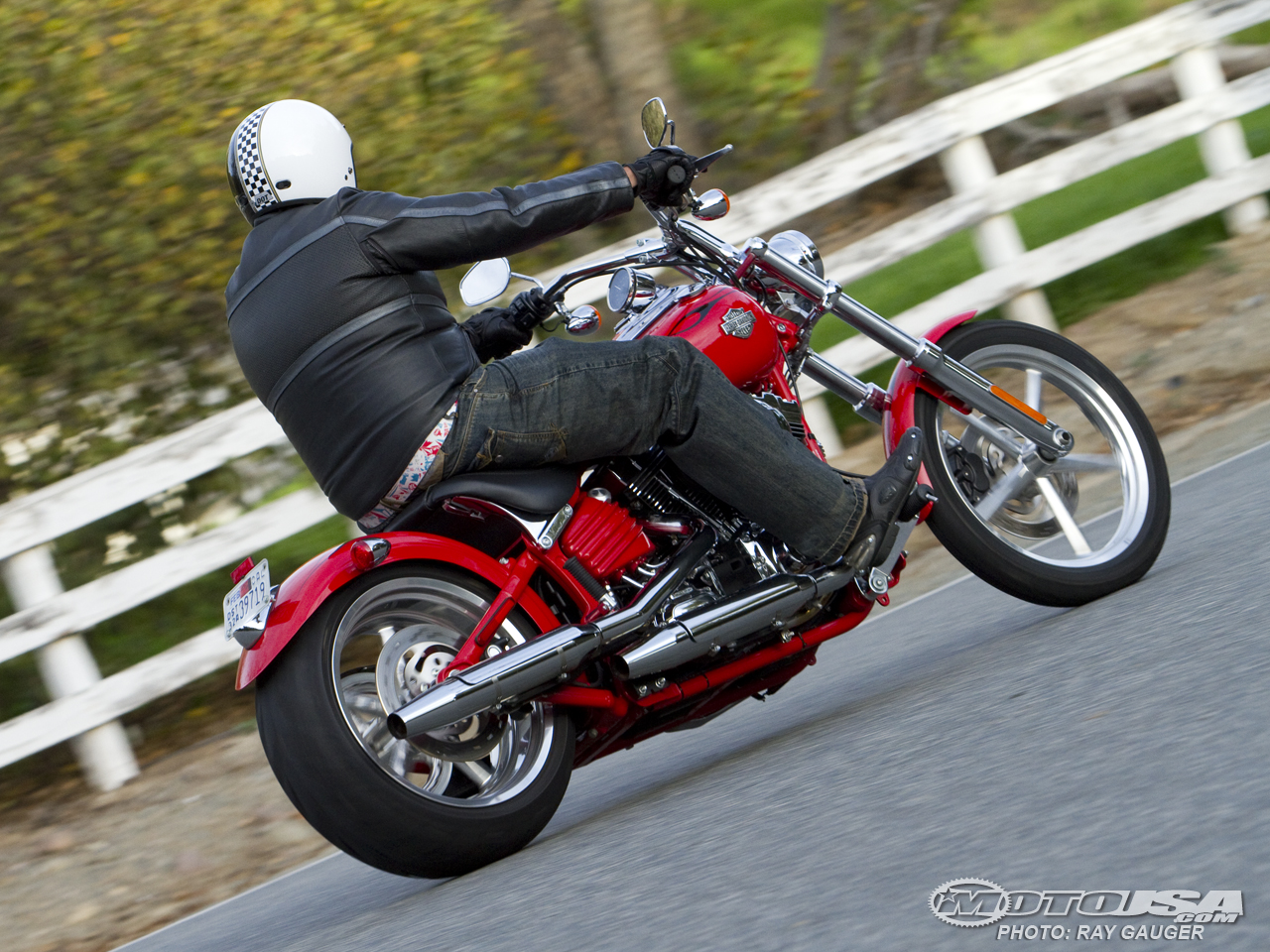 款哈雷戴维森Rocker C摩托车图片2
