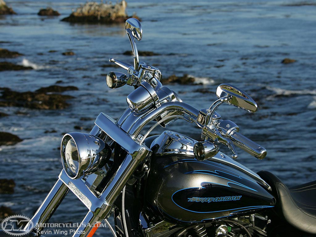 2007款哈雷戴维森Screamin Eagle Road King - FLHRSE3摩托车图片3