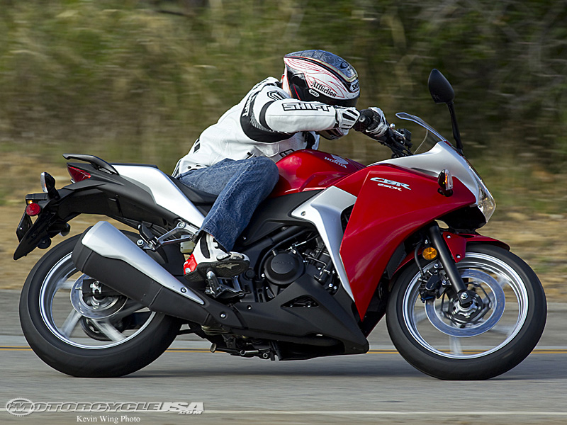 2011款本田CBR250R摩托车图片3