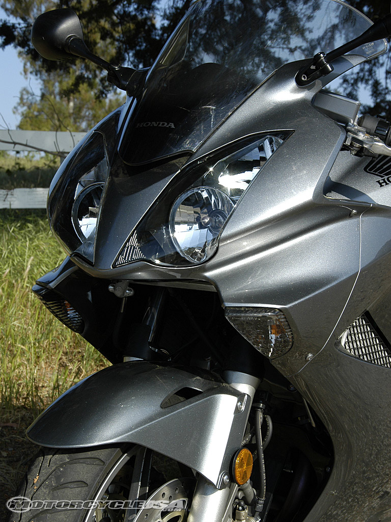 款本田Interceptor 800摩托车图片1