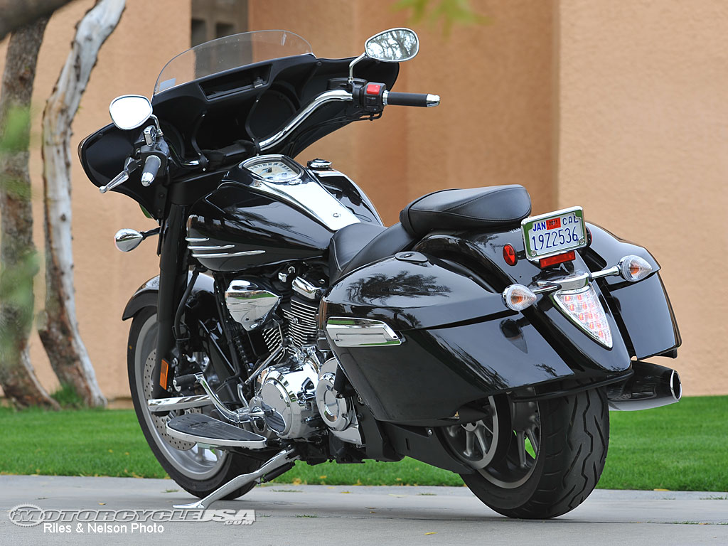 2010款雅马哈Stratoliner Deluxe摩托车图片1