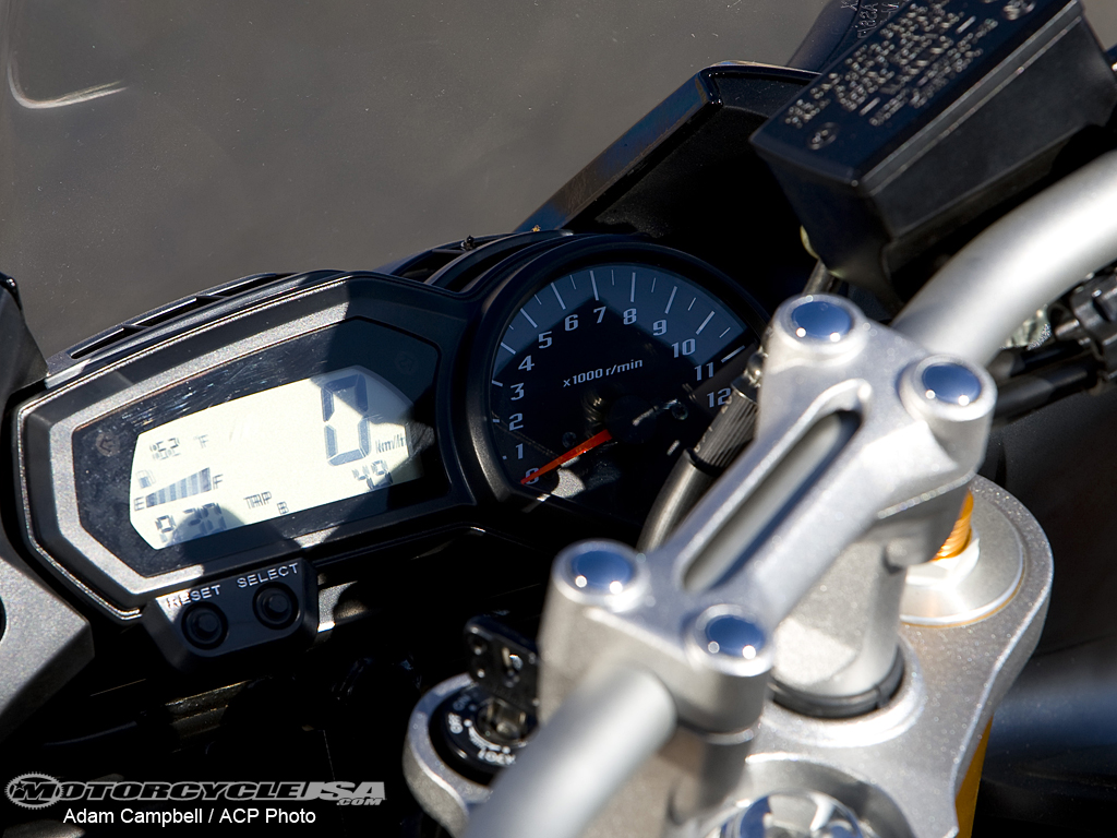 2007款雅马哈FZ1摩托车图片3