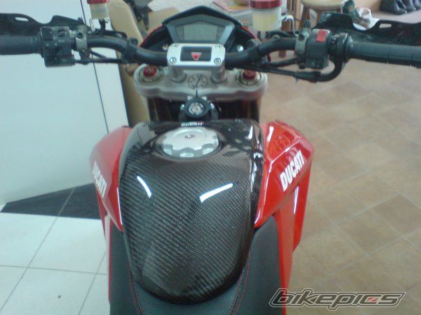 款杜卡迪Hypermotard 1100 S摩托车图片1