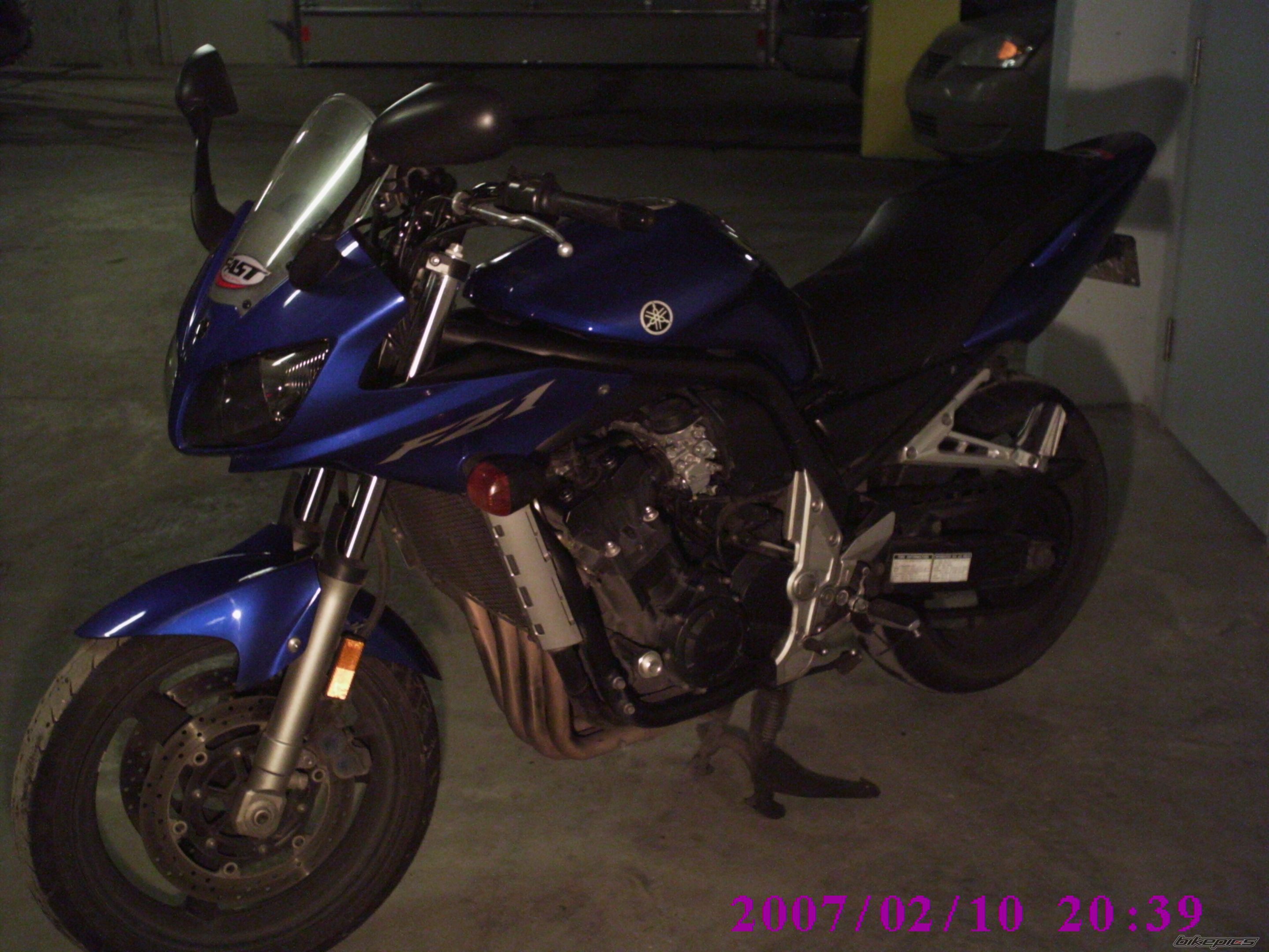 2005款雅马哈FZ1摩托车图片1