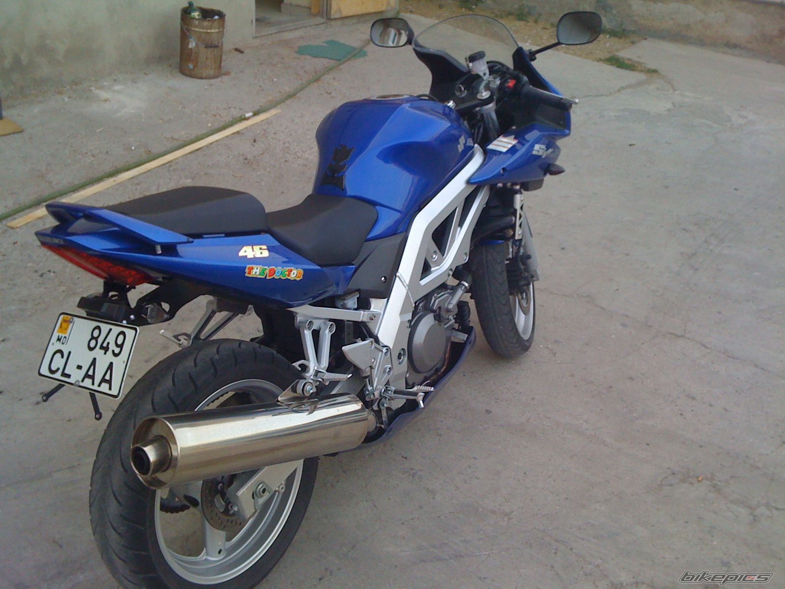 2007款铃木SV650S摩托车图片3