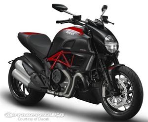 杜卡迪Diavel Carbon摩托车