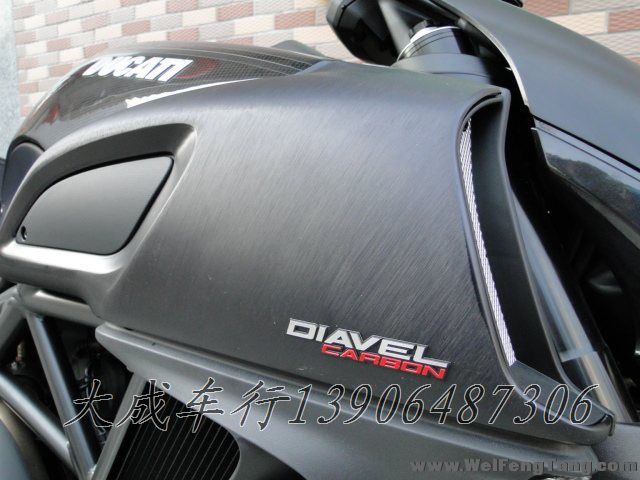 【全新杜卡迪街车】2012年全新意大利杜卡迪魔鬼DIAVEL-Carbon碳纤版 红色黑色到货 图片 2
