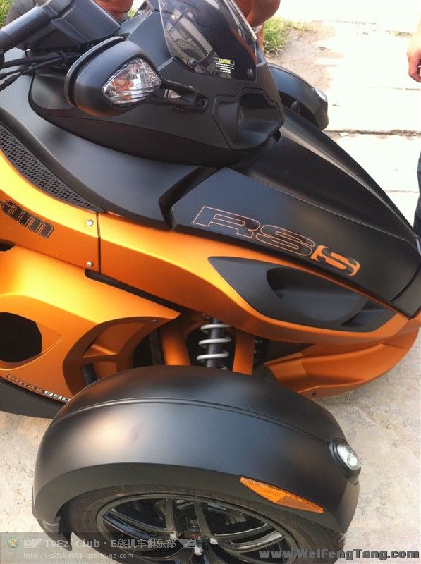 北京现货 2011款全新庞巴迪三轮Can-Am Spyder 纪念版 橘色 黑色 图片 2