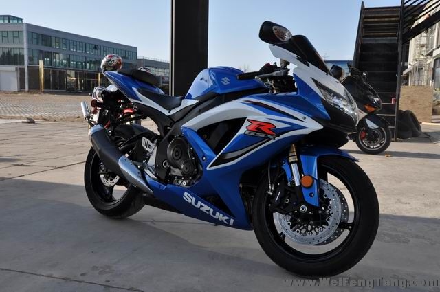 2009款蓝白铃木小R gsx 600 图片 0