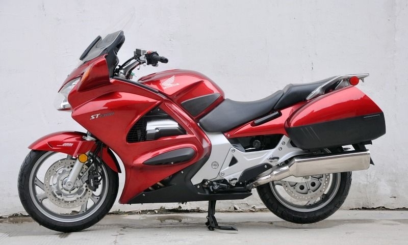 款本田ST1300摩托车图片2