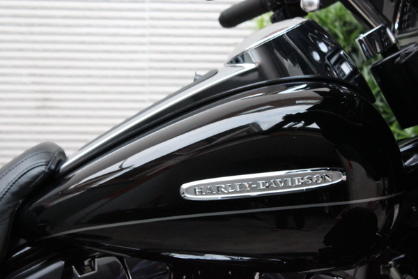 2011款 黑色哈雷至尊电子油门大滑翔 定制版 103CI Electra Glide Ultra Classic - FLHTCU图片 2