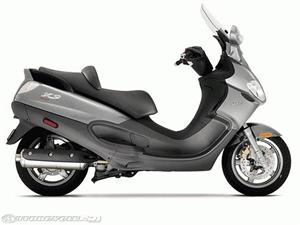 比亚乔X9摩托车